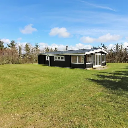 Holiday home Three-bedroom Holiday In