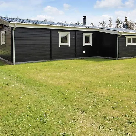 Three-bedroom Holiday In